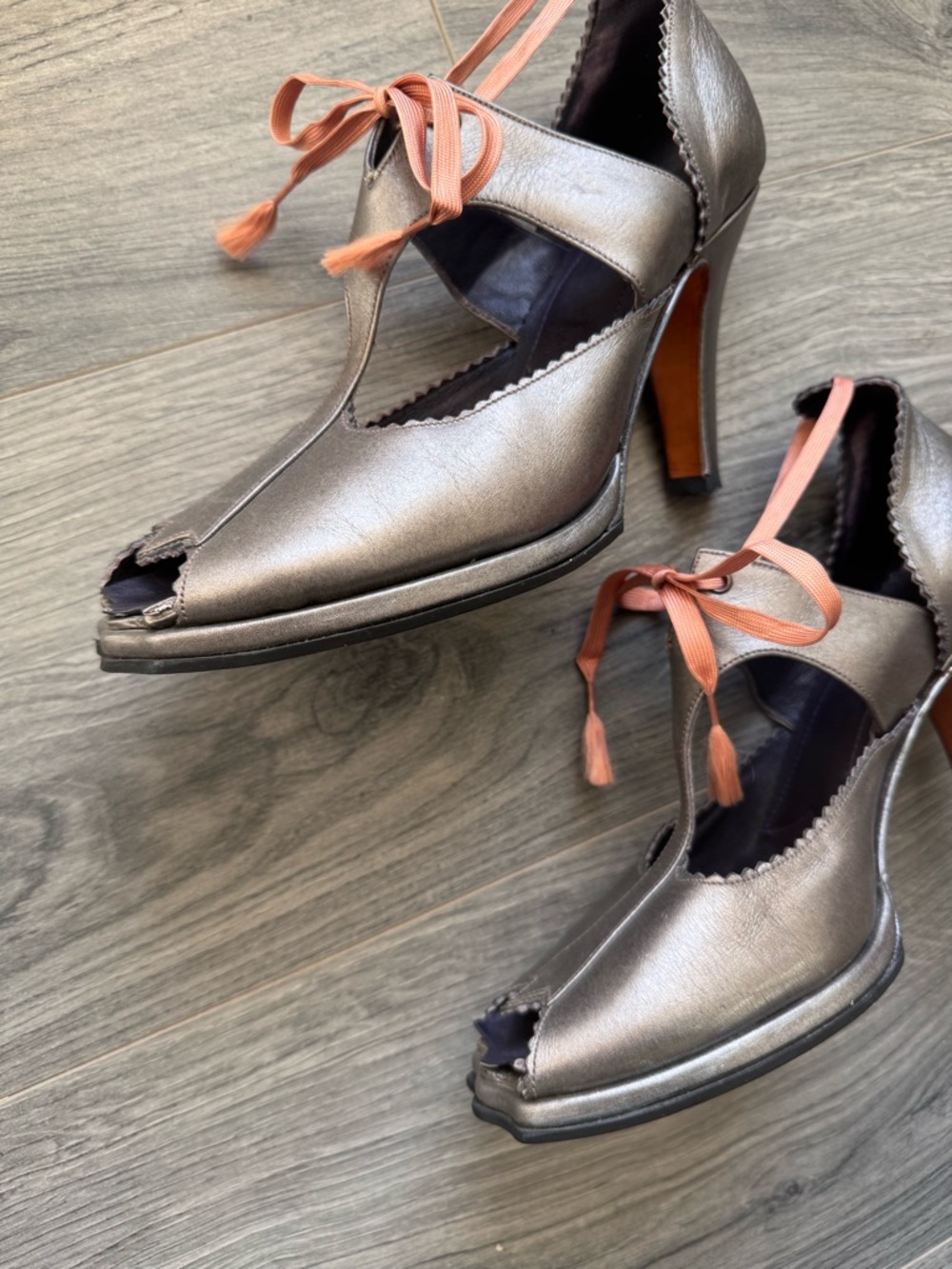 Suzanne George Zig Zag Peep-Toe Heels Metallic Grey Pink Tassel Ribbon Tie 9N